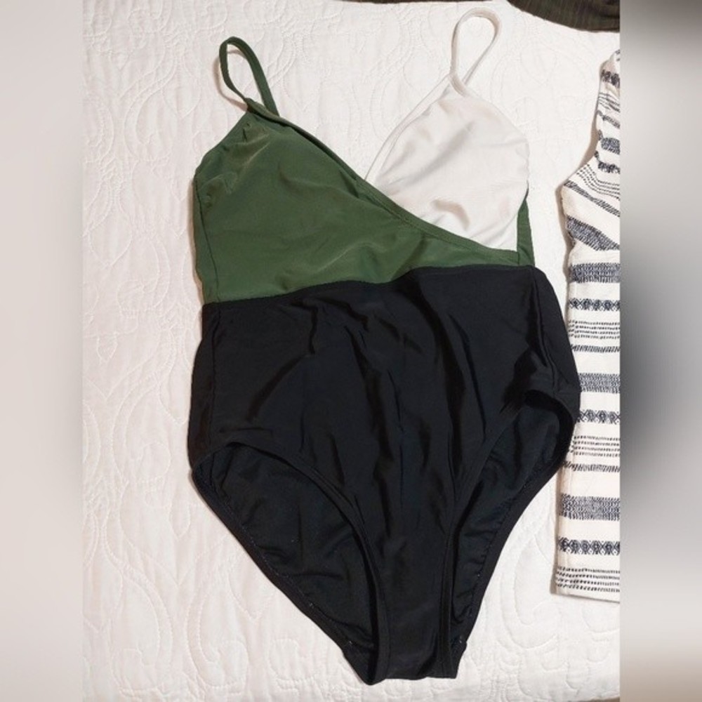 Lot of 4 Swim Tops - Kona Sol, Tommy Bahama, Merona, Mossimo Women's Swim Bundle - Picture 3 of 10